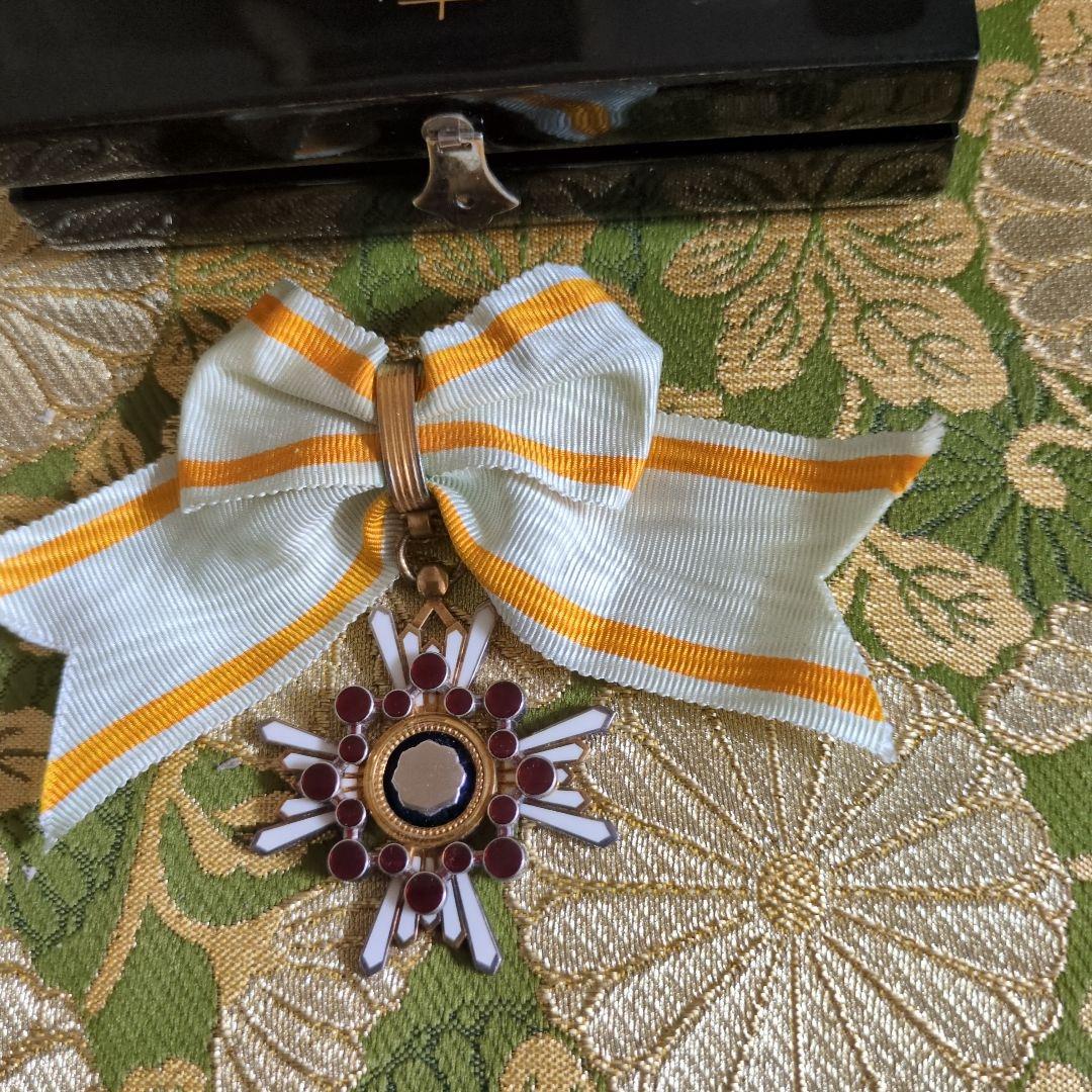 【美品・希少】勲五等瑞宝章 リボン婦人用 塗共箱・略綬付き