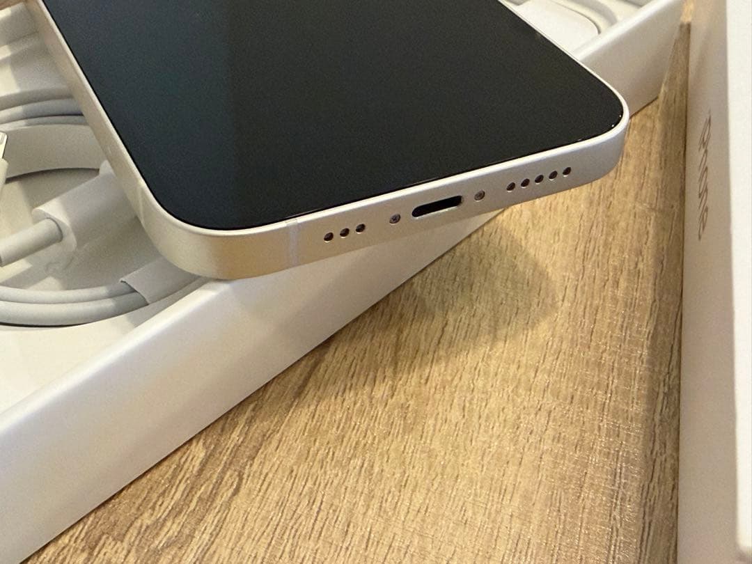 【美品】Apple iPhone 13 ホワイト 本体　箱付き