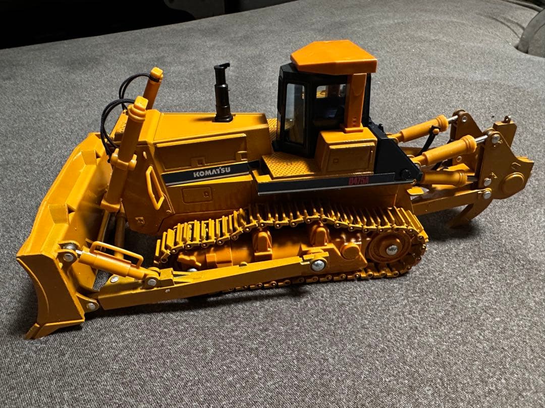 KOMATSU D 475A ブルドーザー　リッパーミニモデル　模型　重機