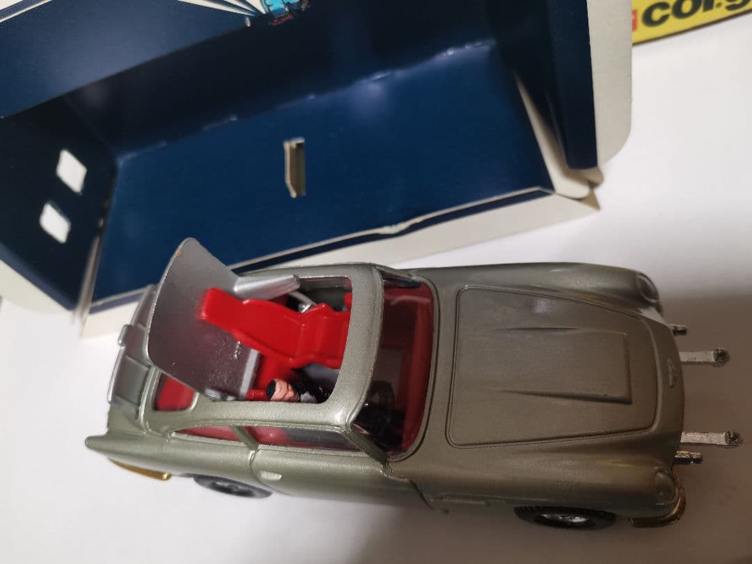CORGI　007 アストンマーティン　ミニカー