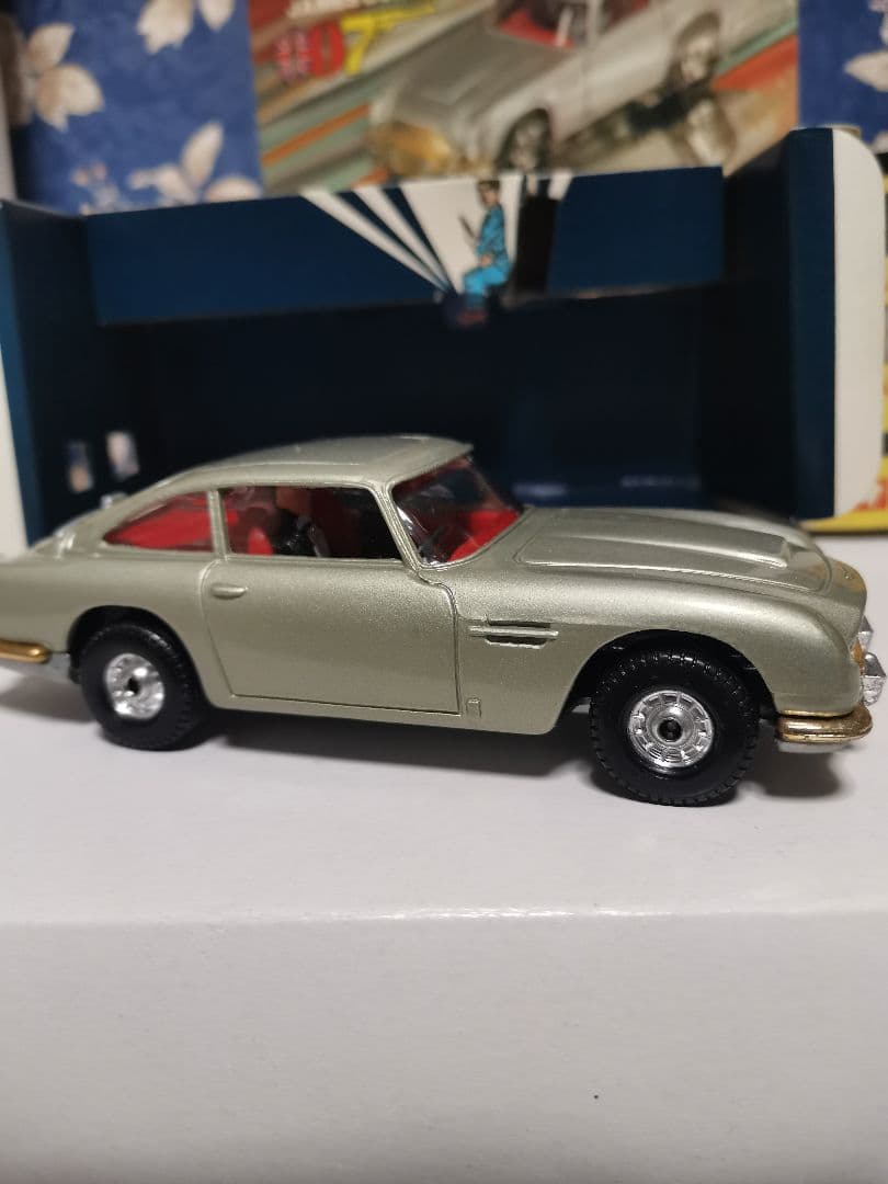 CORGI　007 アストンマーティン　ミニカー