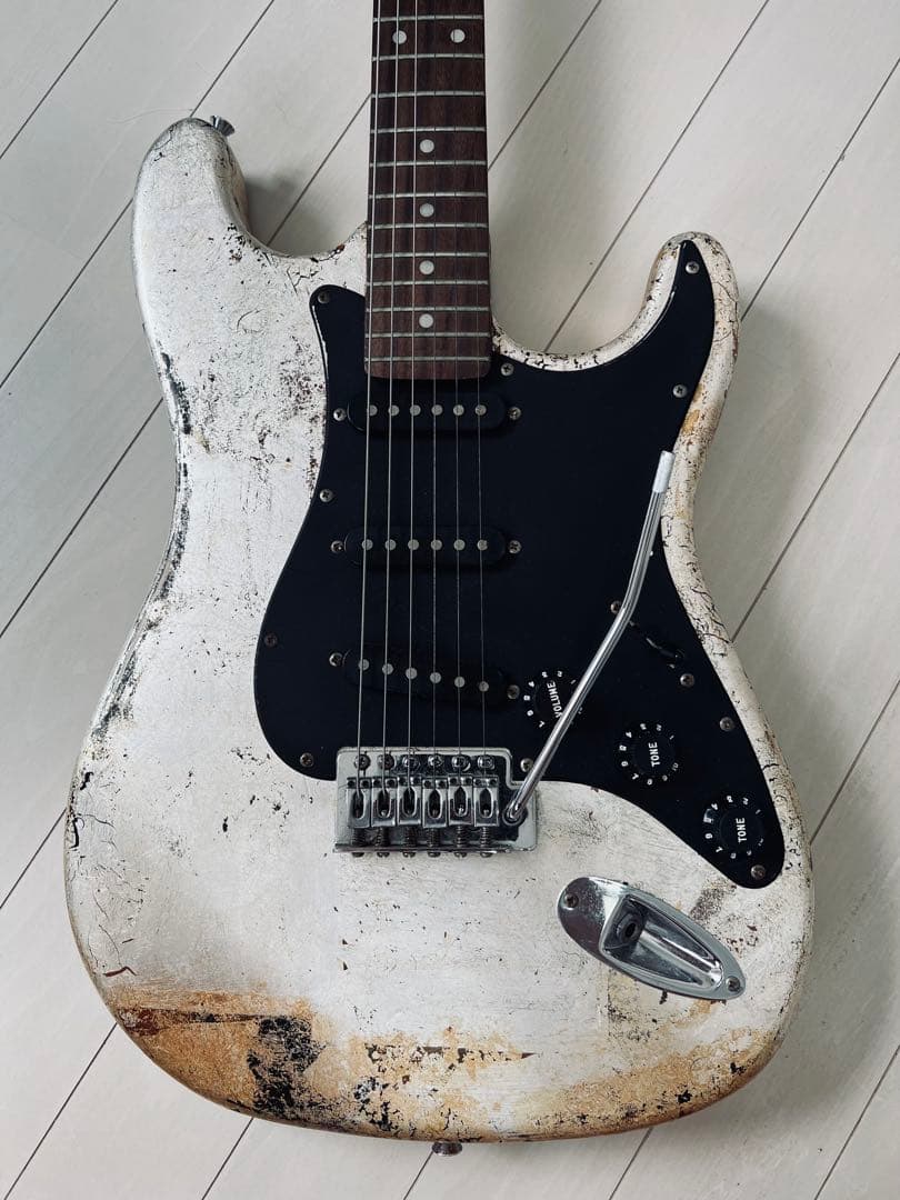 ハードレリック加工ストラトキャスター エレキギター メーカー不明ケース付