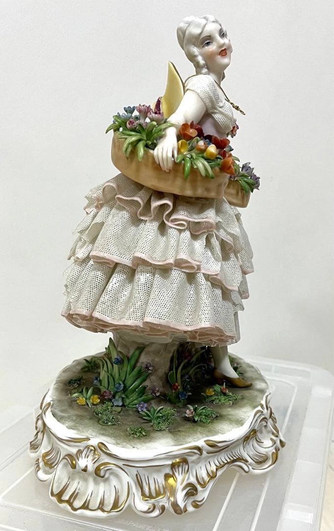 ルイージファブリス☆陶磁器レース人形 花籠を抱える貴婦人 イタリア製