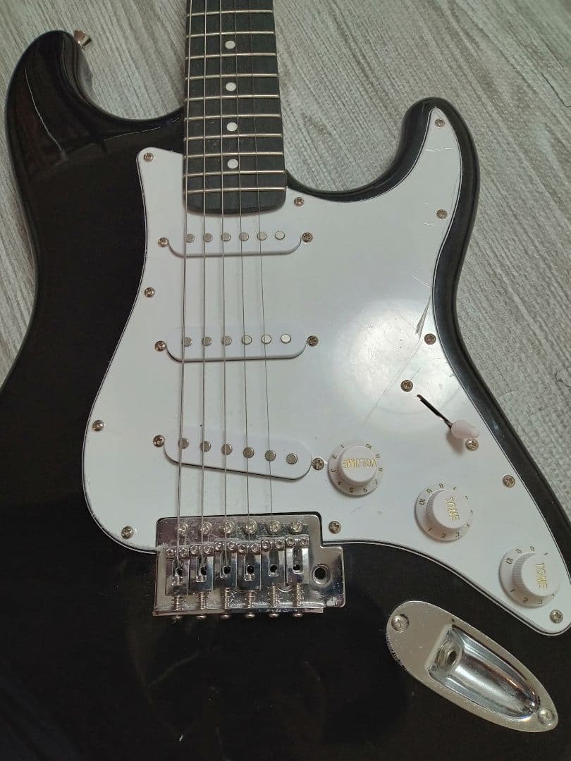 【SELDER】新品未使用ストラトキャスター(BK)