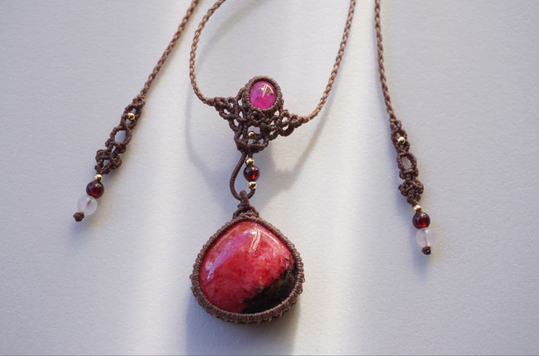 アンゴラ産ロードナイト　ピンクトルマリン　マクラメ　ネックレス