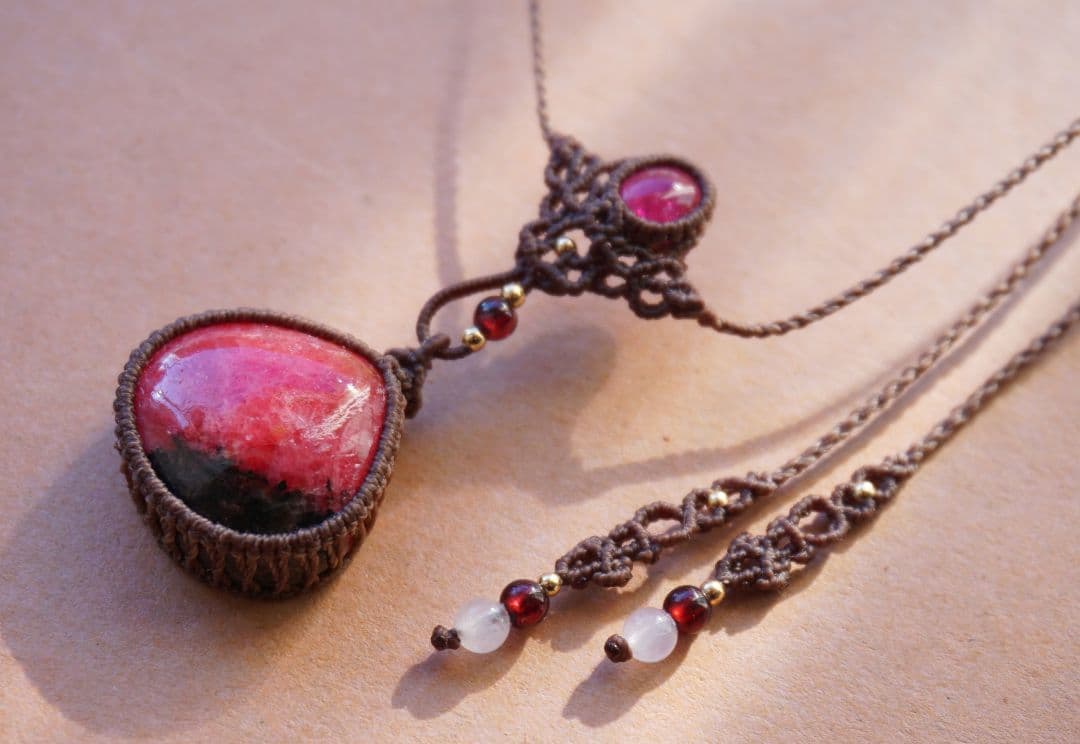アンゴラ産ロードナイト　ピンクトルマリン　マクラメ　ネックレス