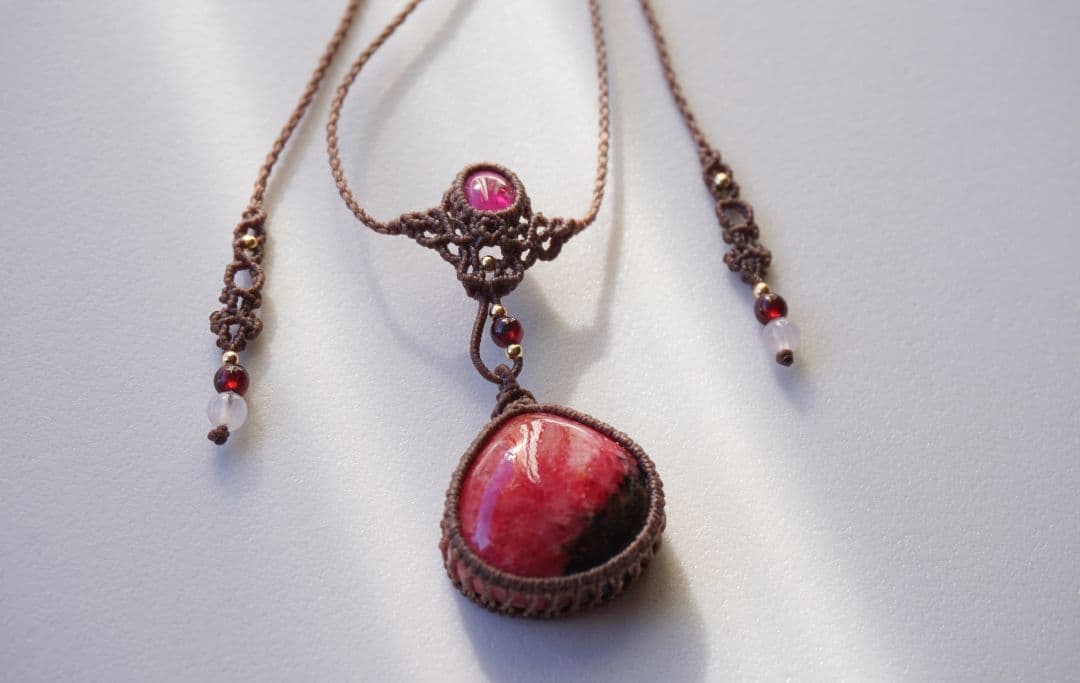 アンゴラ産ロードナイト　ピンクトルマリン　マクラメ　ネックレス