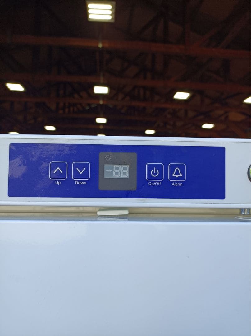 八6757【配送設置料金込み】DAIREI 冷凍庫 472L SD-521