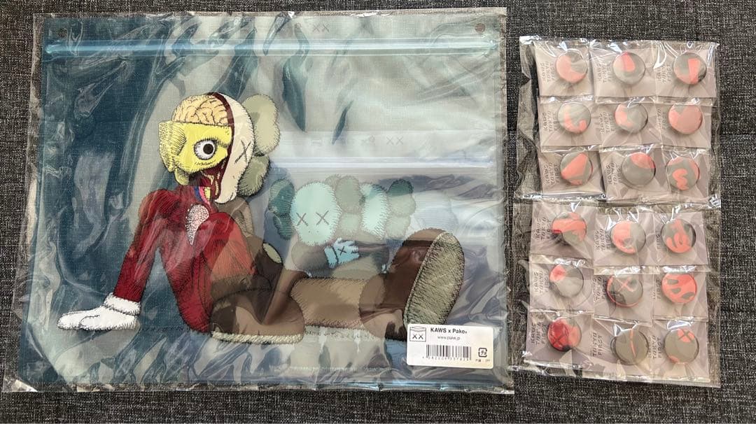 kaws tokyo first グッズ 記念品セット