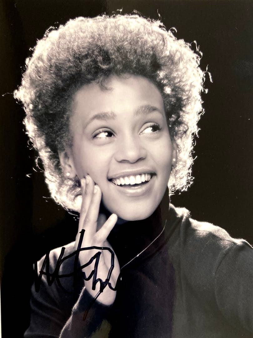 ホイットニーヒューストン直筆サイン入り2Lサイズ写真…