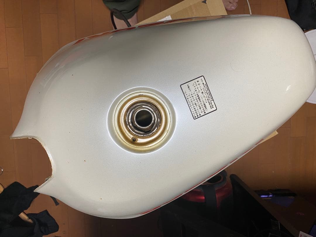 SUZUKI GSX750S 3型　純正タンク ホワイト