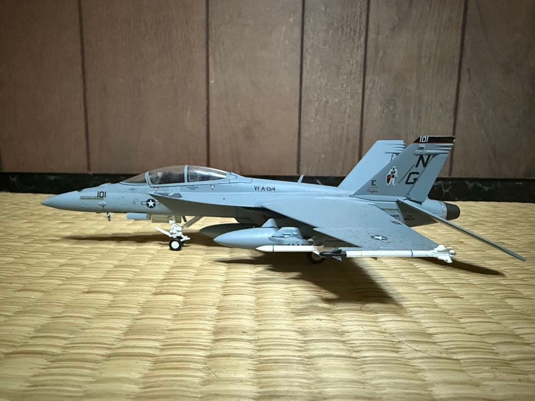 米海軍 F/Aー18Fホーネット VFAー154ブラックナイツ 1/72
