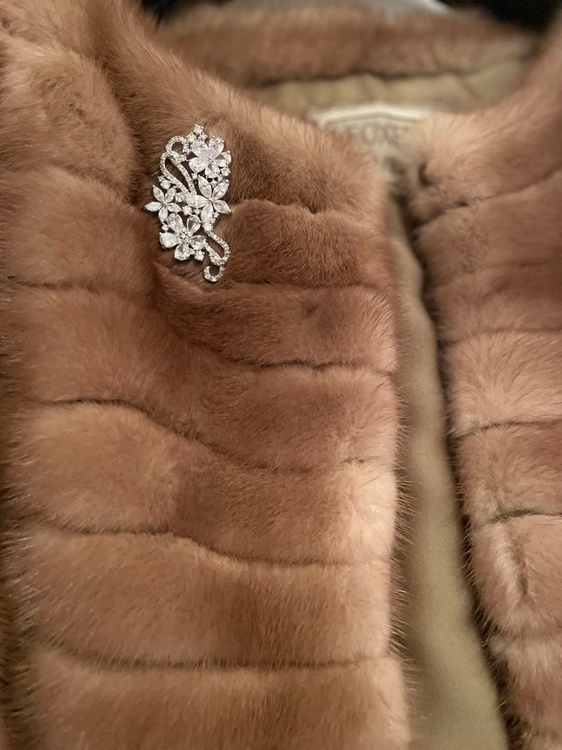 クラシカルなブローチ　ジルコニア　パリデパート購入品