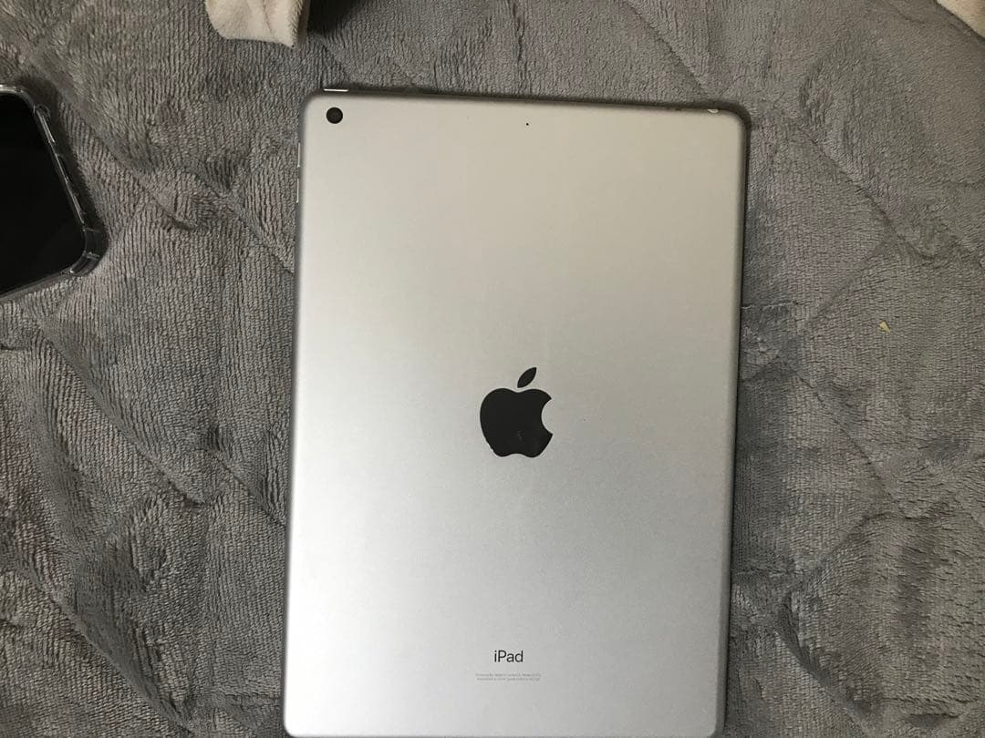 Apple iPad (第8世代) 32GB Wi-Fiモデル美品　 シルバー