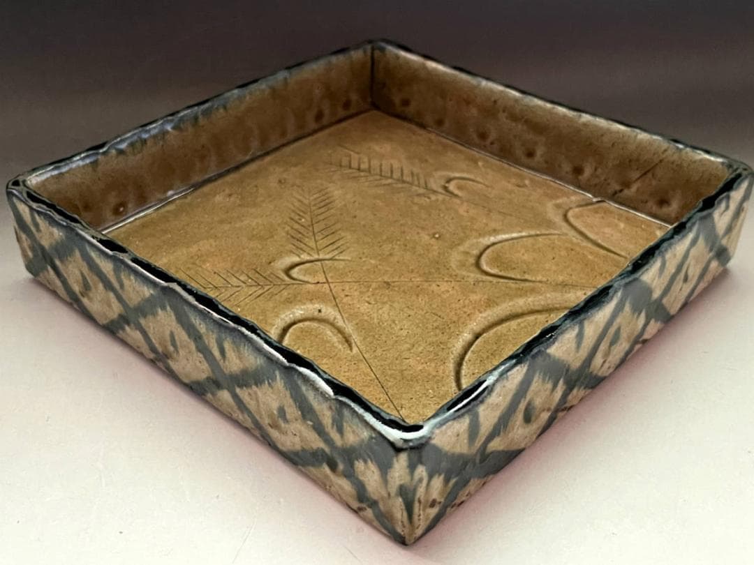 鉢■味わいのある古い角皿 谷辰 ススキの絵 四角鉢 平鉢 水盤 土物 菓子器