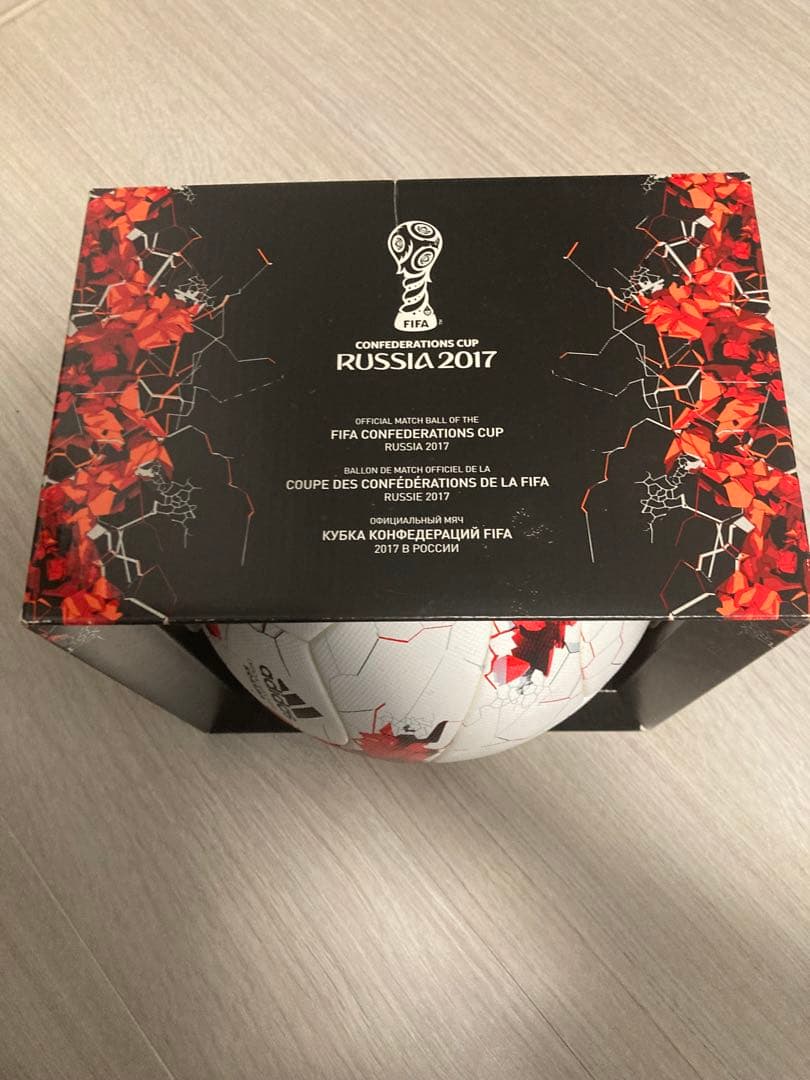 adidas KRASAVA サッカーボール 5号球　公式球　公式試合球