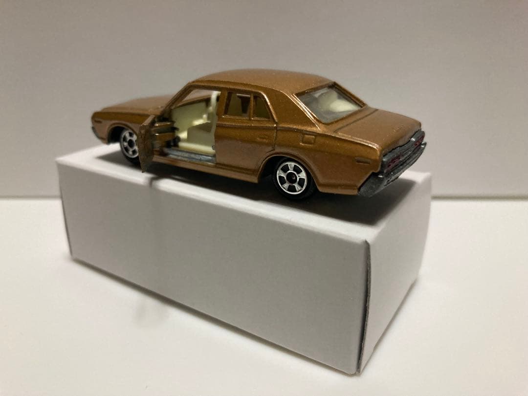 トミカ　No.33 香港製　ニッサン　セドリック