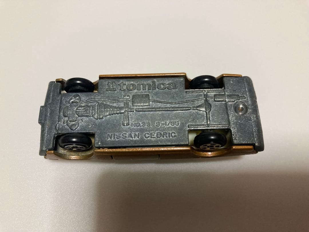 トミカ　No.33 香港製　ニッサン　セドリック