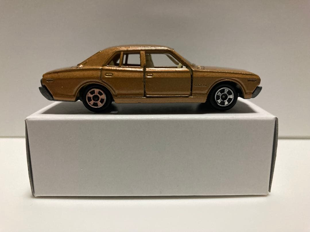 トミカ　No.33 香港製　ニッサン　セドリック