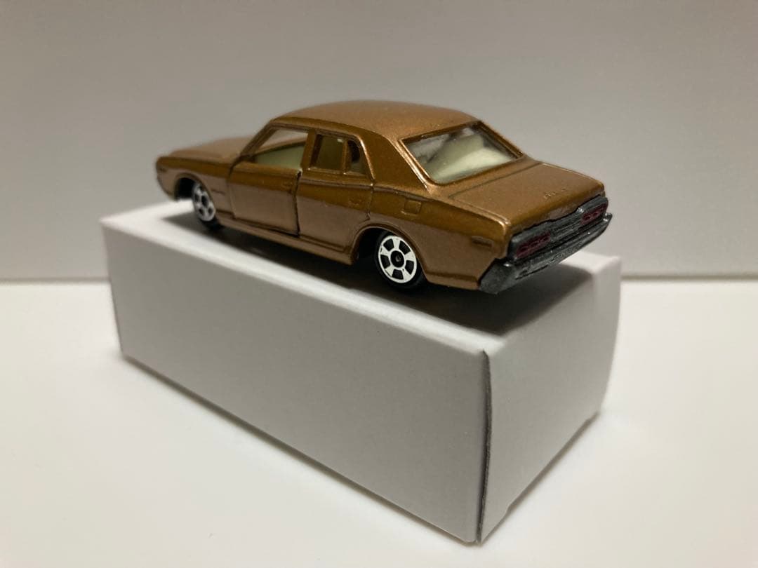 トミカ　No.33 香港製　ニッサン　セドリック