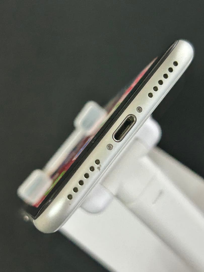 m*i様 訳あり格安スタート!SIMフリーApple iPhoneSE2 64G