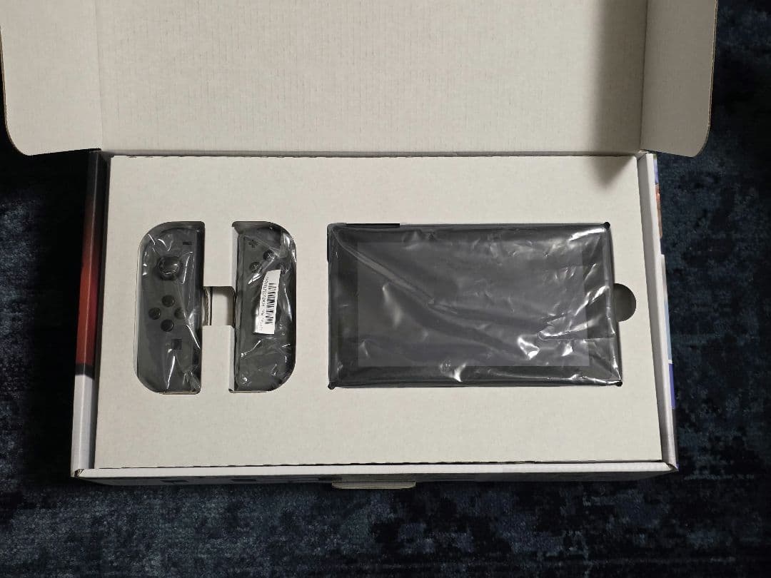 r*r様 Nintendo Switch 本体 グレー Joy-Con付き