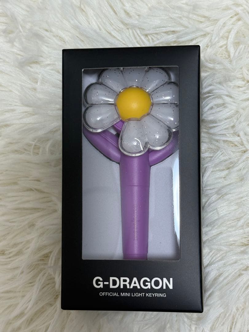 G-DRAGON公式Ubermenschソウル限定色ミニペンライトキーリング