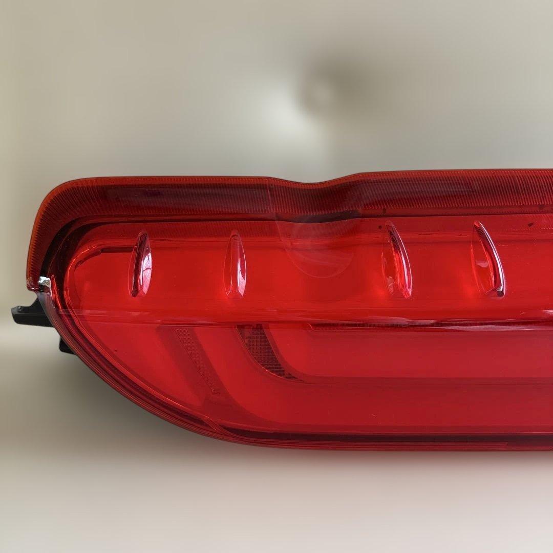 ハイエース　200系　テールランプ　FLEX ヴァレンティ　右　テールライト