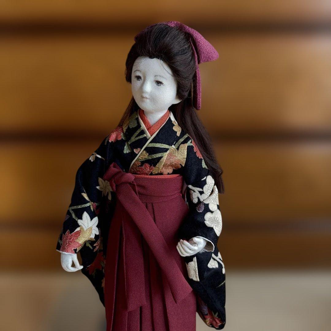 花柄着物の人形 スタンド付き