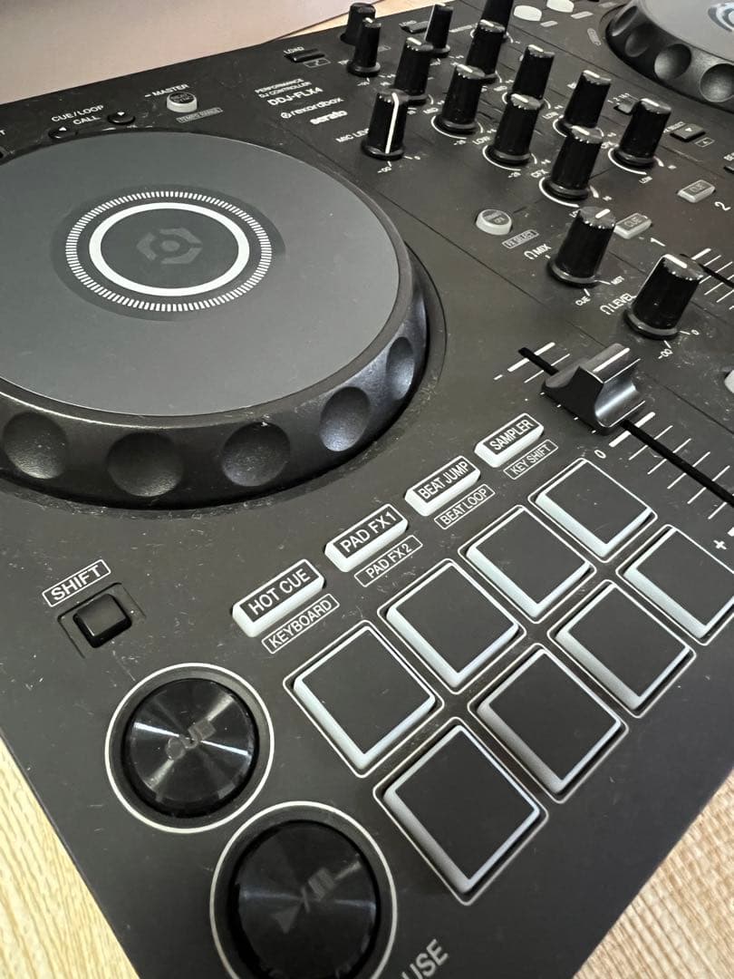 Pioneer DDJ-FLX4 コントローラー