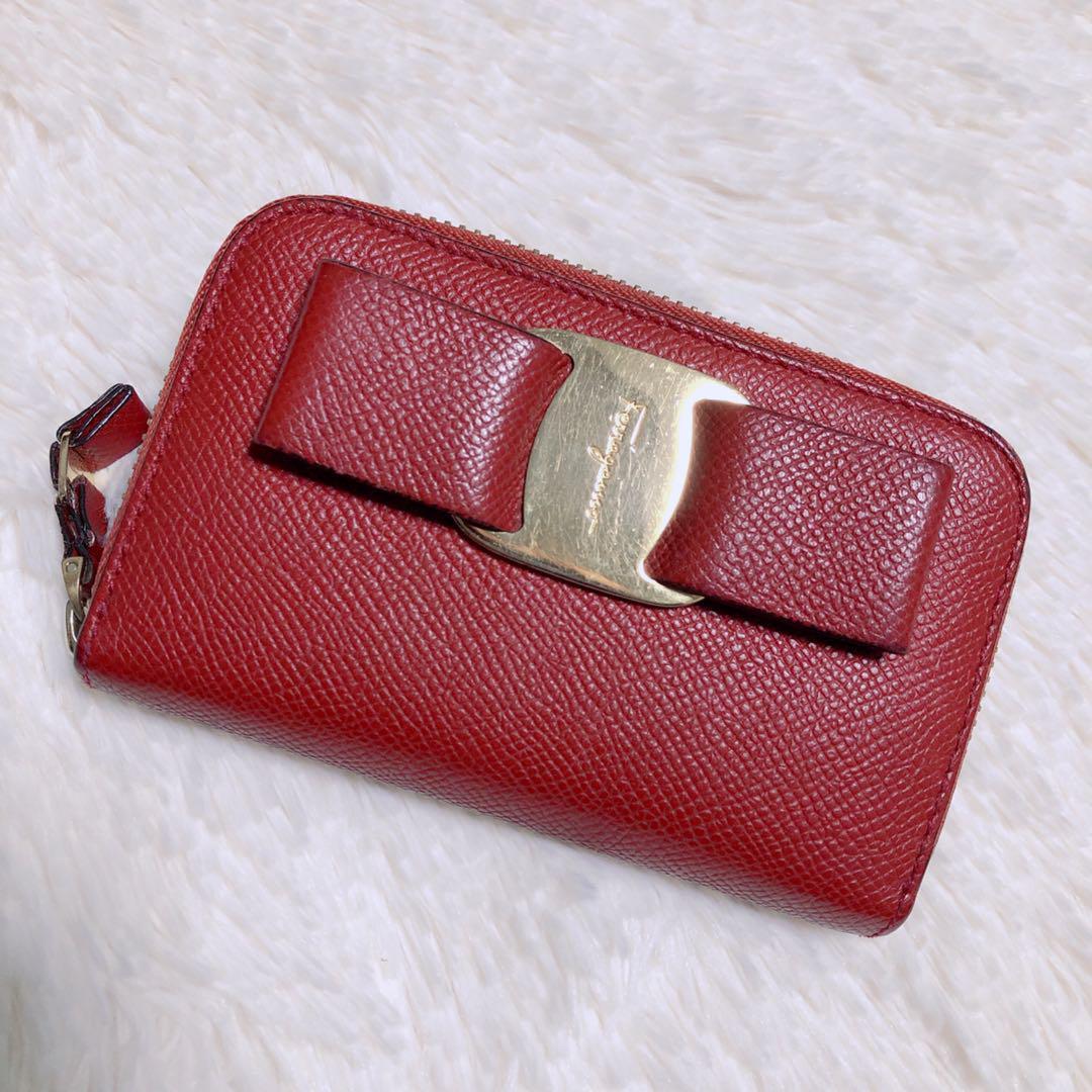♡美品♡サルヴァトーレフェラガモ ケース 財布レッド ラウンドファスナー