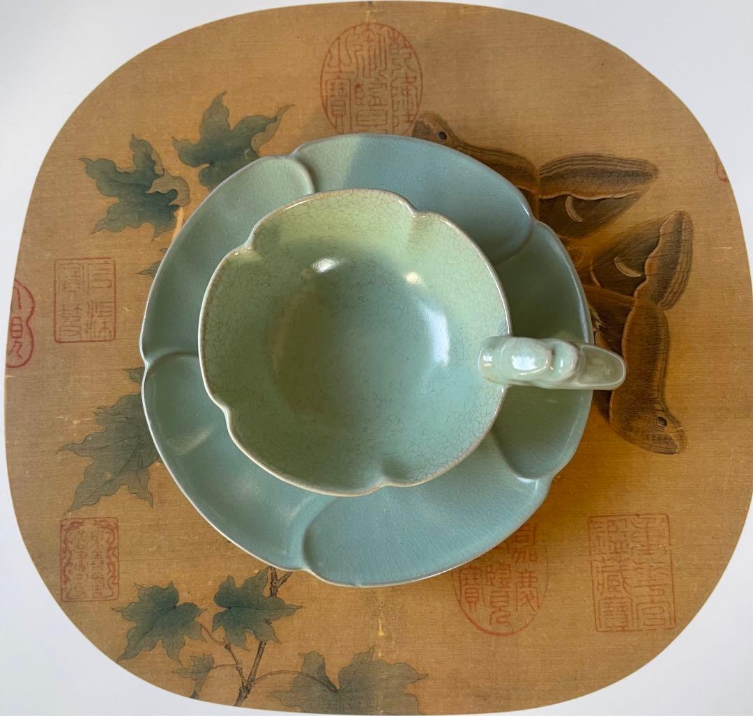 龍泉窯青磁　「龍形茶碗・置皿」セット　希少　美術品