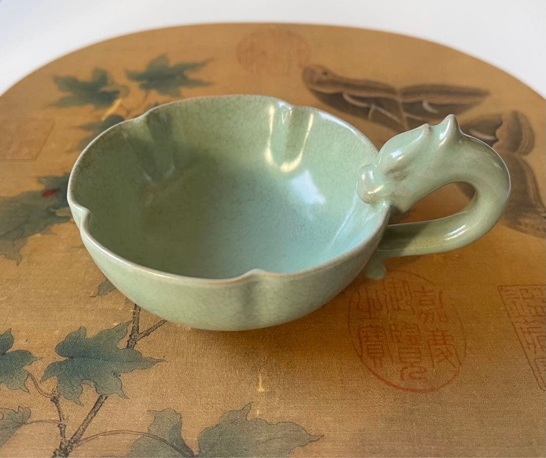 龍泉窯青磁　「龍形茶碗・置皿」セット　希少　美術品