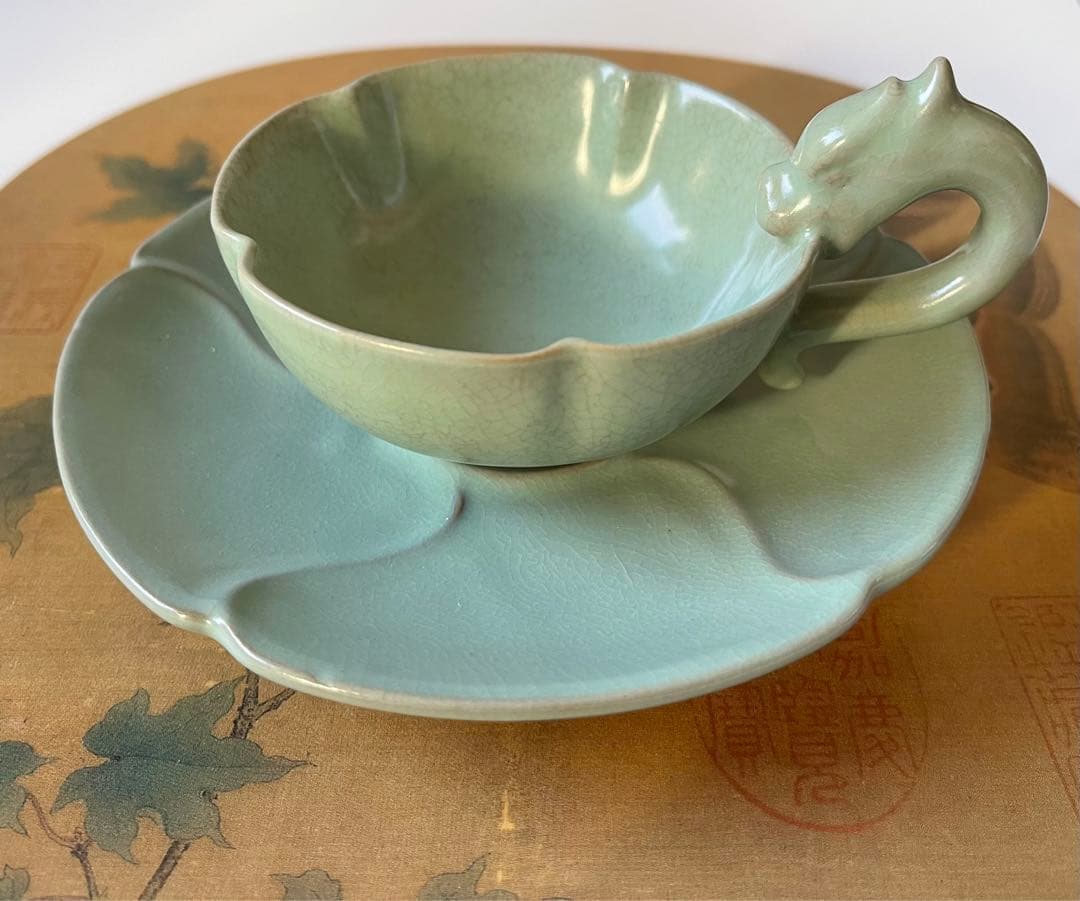 龍泉窯青磁　「龍形茶碗・置皿」セット　希少　美術品