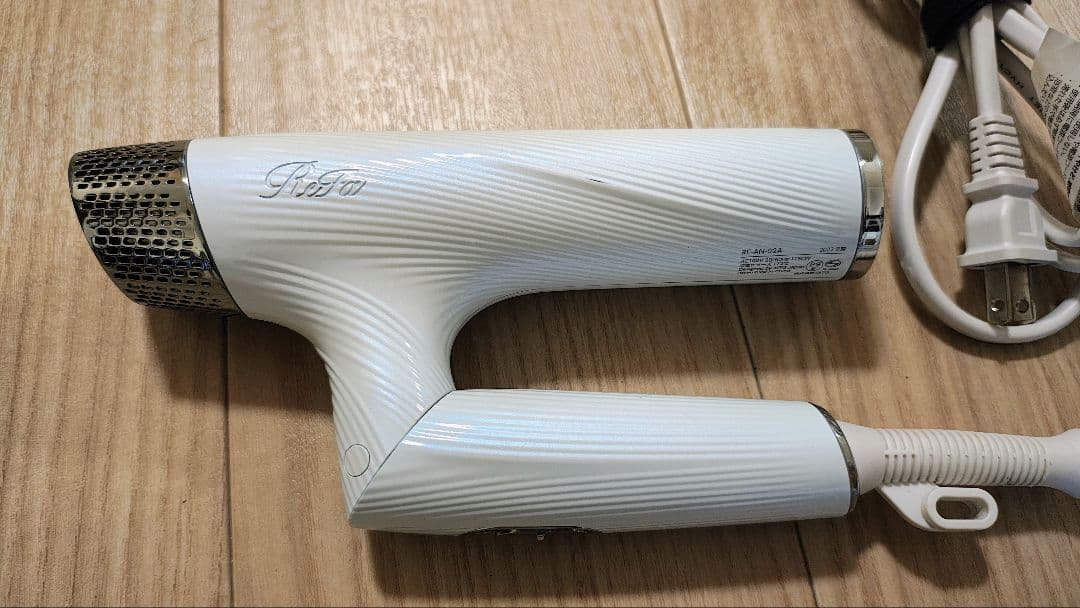 1週間限定 特別価格！ リファ ドライヤー ホワイト 2022年製 AB10