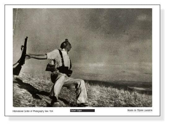 額装済/崩れ落ちる兵士 1938年/ロバート キャパ