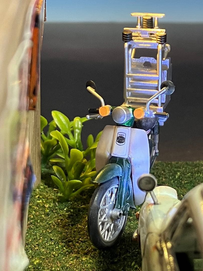 1/32 自作ジオラマ完成品 スバル360&カブ 昭和レトロな風景 LED照明