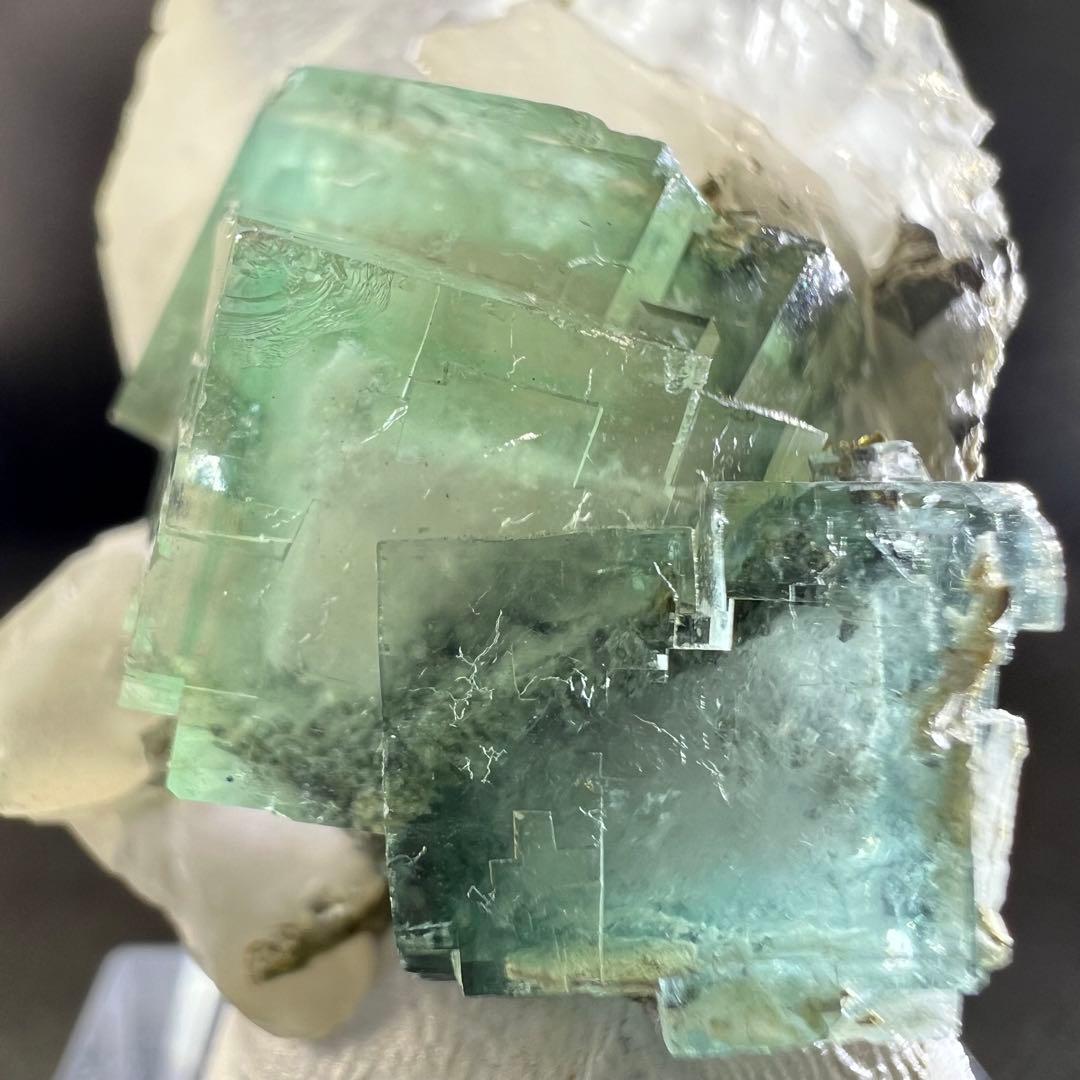 ヤオガンシャン産　カルサイト共生ブルーグリーンウィンドウフローライト