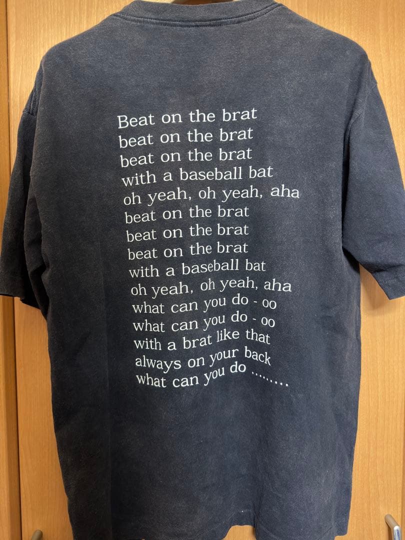 RAMONES Beat on the Brat Tシャツ