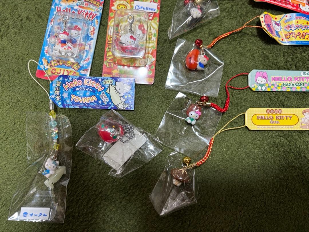 ご当地キティ　根付け　チャーム　未使用　32個　2000年代　キティストラップ