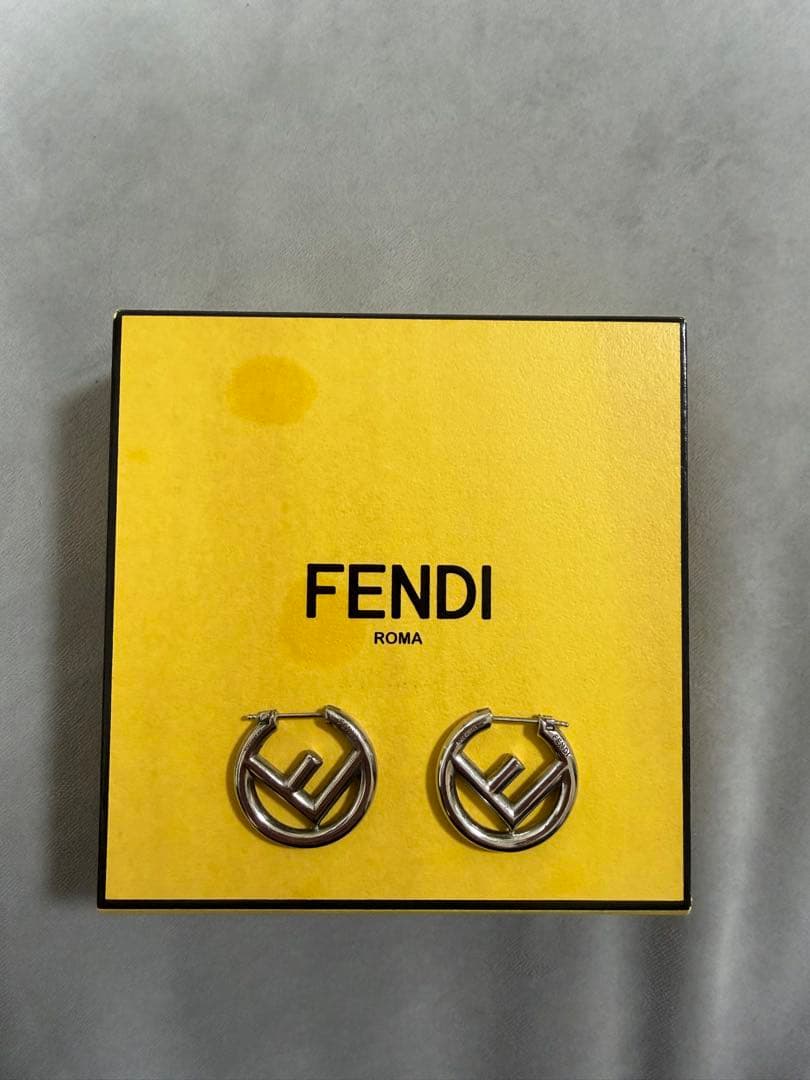 ろくFENDI シルバー フープピアス
