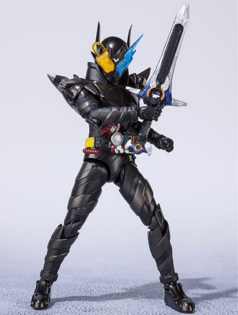 S.H.Figuarts 仮面ライダーメタルビルド　仮面ライダーグリスブリザード