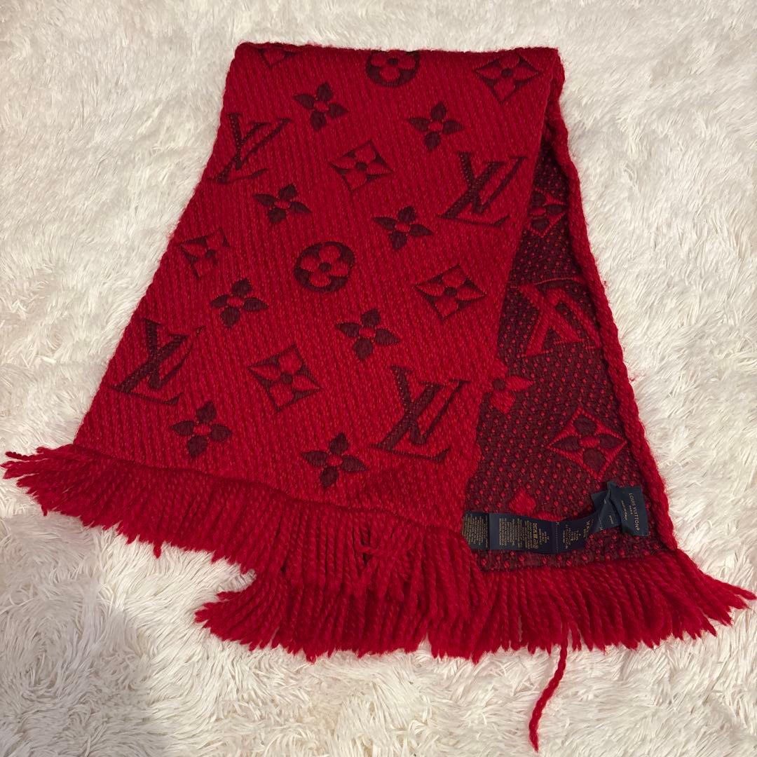 Louis Vuitton ロゴ入り赤マフラー