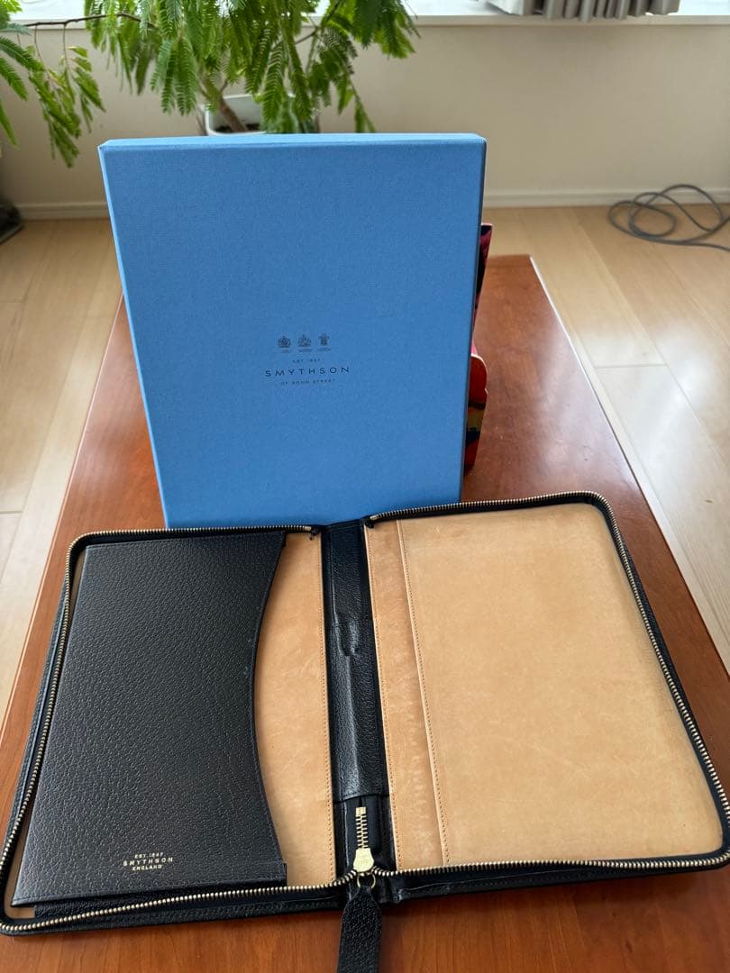 SMYTHSON ブラック レザー ドキュメントフォルダー　A5サイズ
