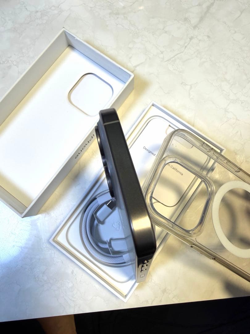 【美品】iPhone15 pro SIMフリー128GB ケース付