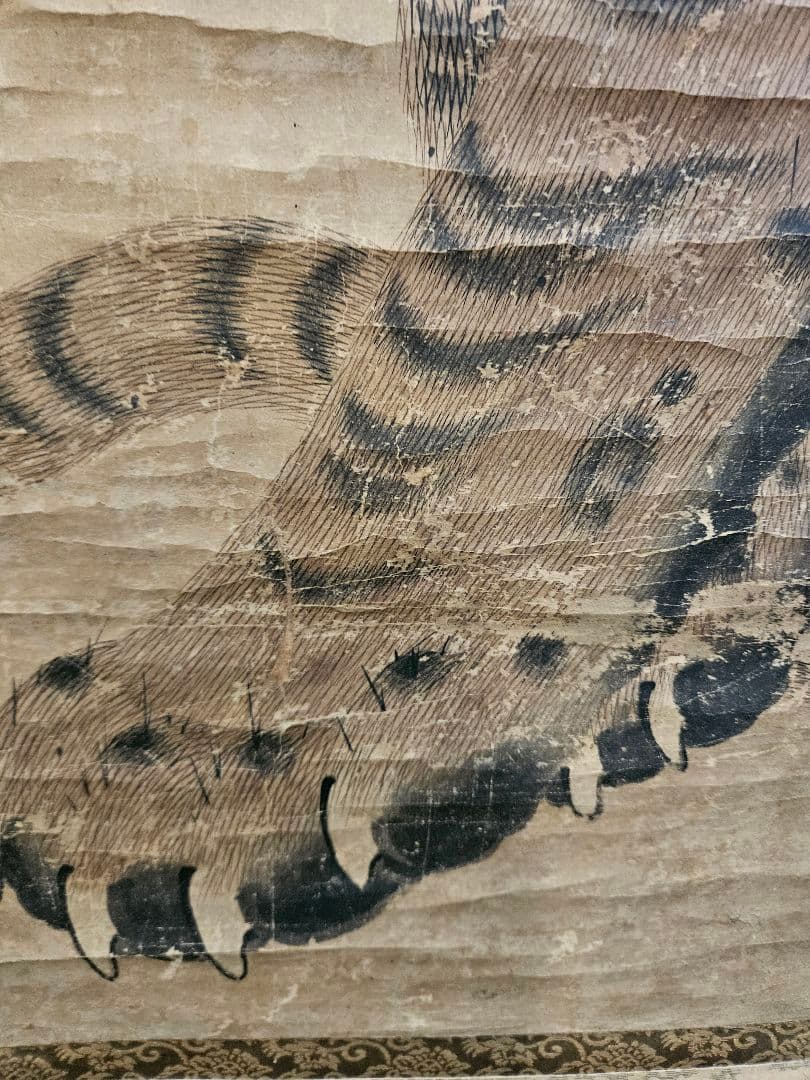 真作保証 室町末期画家 秋月等観 虎図 紙本 師雪舟　掛け軸