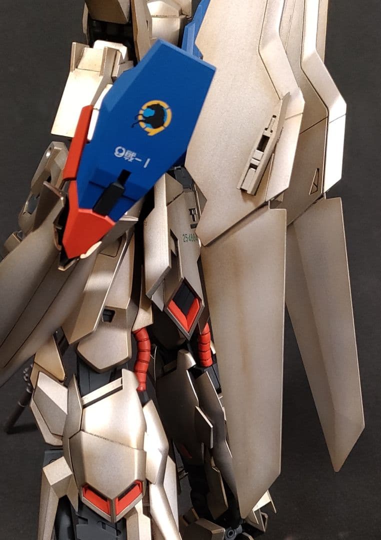 ガンプラ 塗装済完成品 MG 1/100 デルタプラス