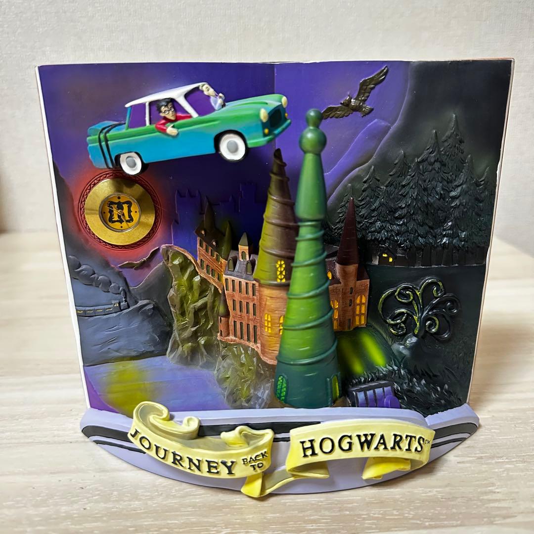 ミニチュアハリーポッター時計、限定版。ホグワーツへの旅をテーマにした装飾品。