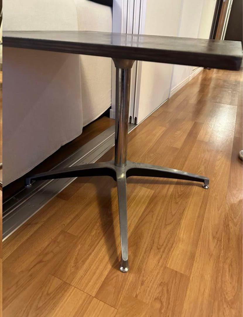 pacific furniture Service テーブル