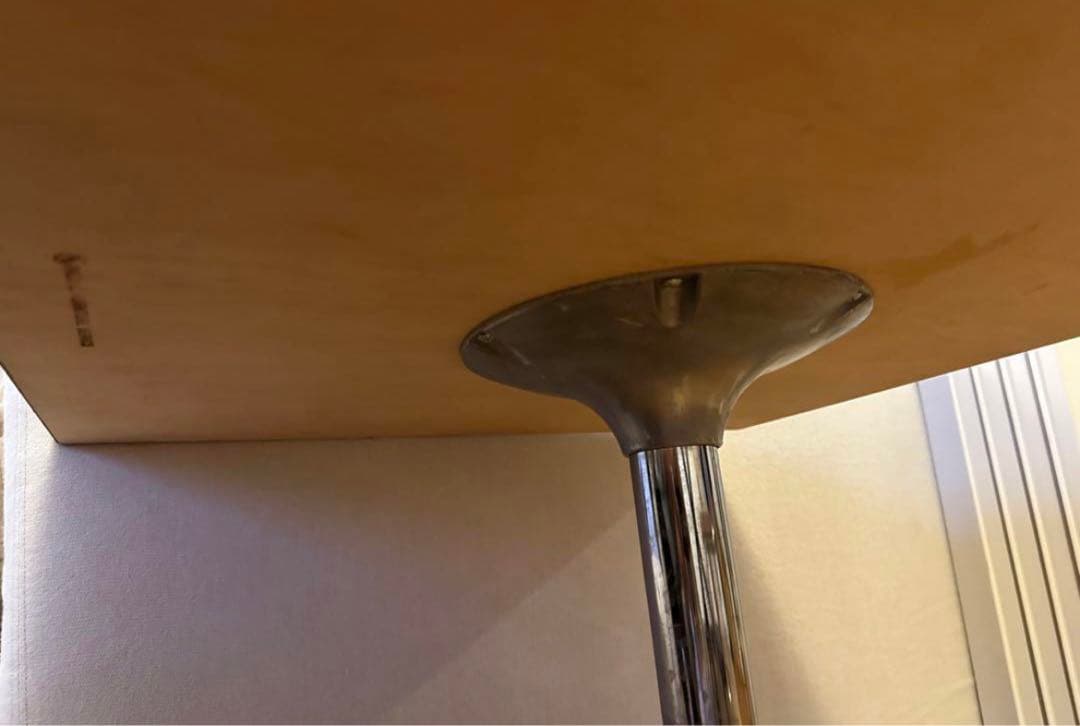 pacific furniture Service テーブル